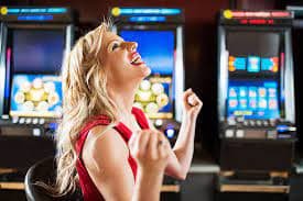 Tampilan layar putaran bonus gratis Big Bass Bonanza dengan pengganda kemenangan aktif